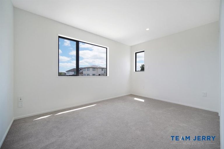 Photo of property in 1 Papauma Place, Papakura, 2110