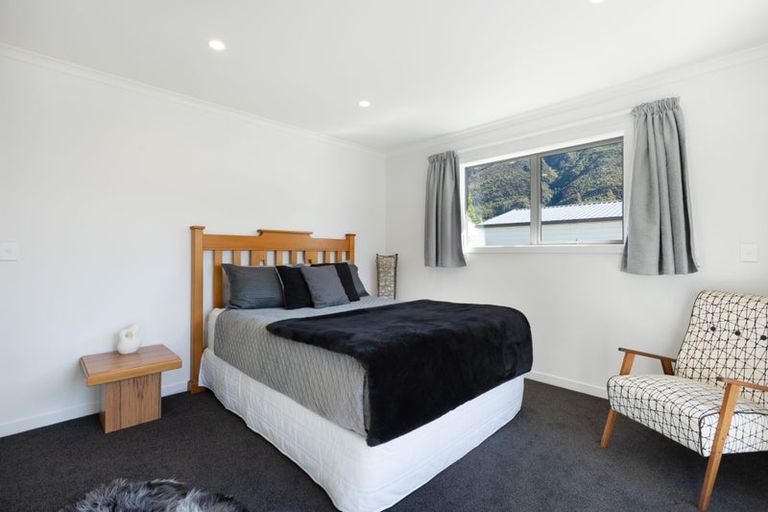 Photo of property in 43 Oxford Street, Kingston, Athol, 9793