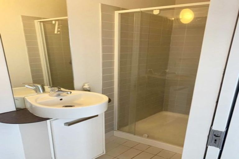 Photo of property in 100 Porritt Avenue, Chatswood, Auckland, 0626