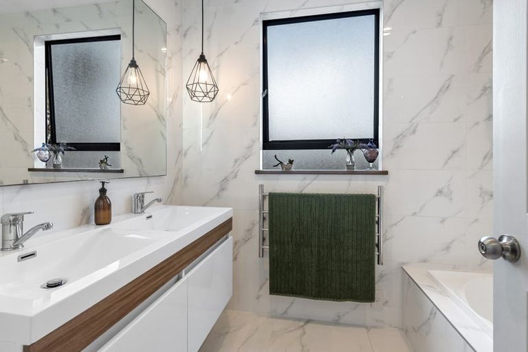 Photo of property in 28 Fitzwilliam Drive, Torbay, Auckland, 0630