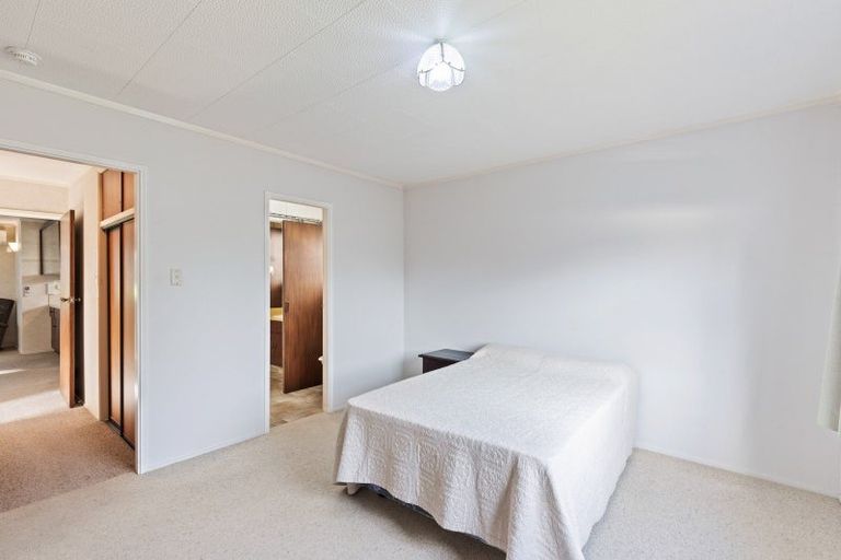 Photo of property in 110 Pioneer Road, Moturoa, New Plymouth, 4310