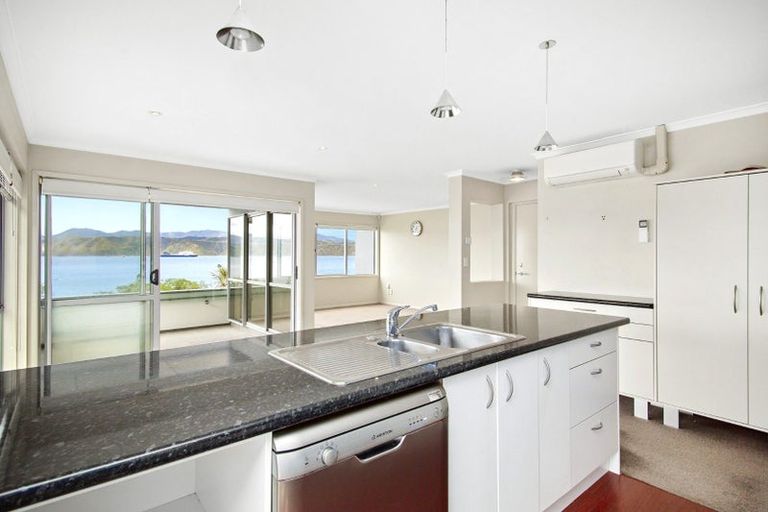 Photo of property in 275u2 Karaka Bay Road, Karaka Bays, Wellington, 6022