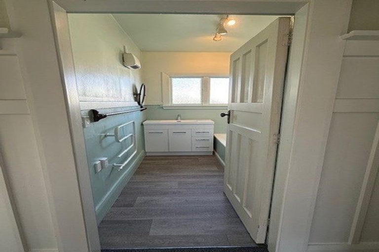 Photo of property in 11 Alpha Avenue, Strowan, Christchurch, 8052