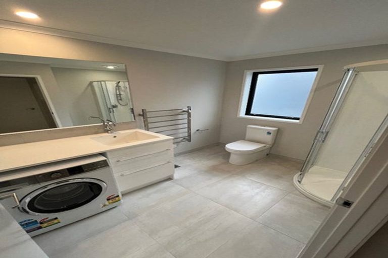 Photo of property in 8 Kumerahou Street, Kumeu, 0810