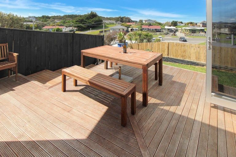 Photo of property in 50a Signal Street, Foxton Beach, Foxton, 4815