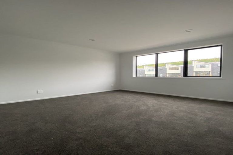 Photo of property in 18 Holystone Road, Whitby, Porirua, 5024