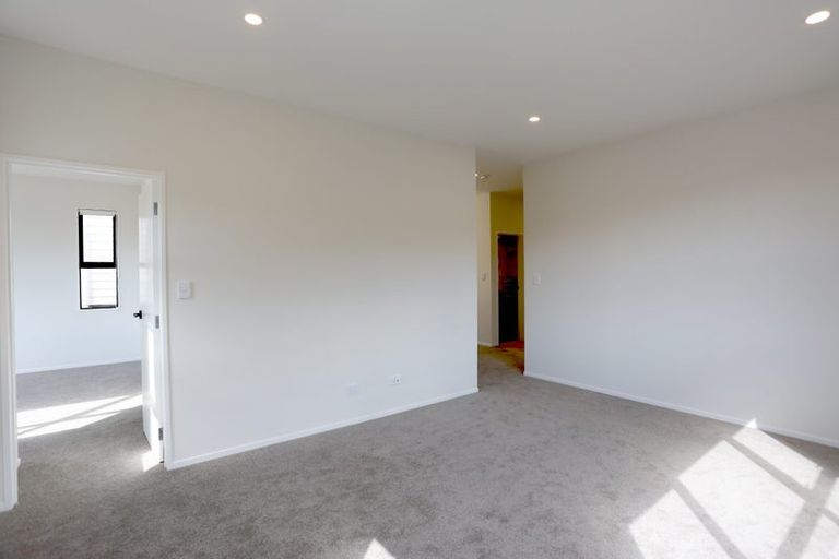 Photo of property in 46 Topliss Drive, Northcross, Auckland, 0632