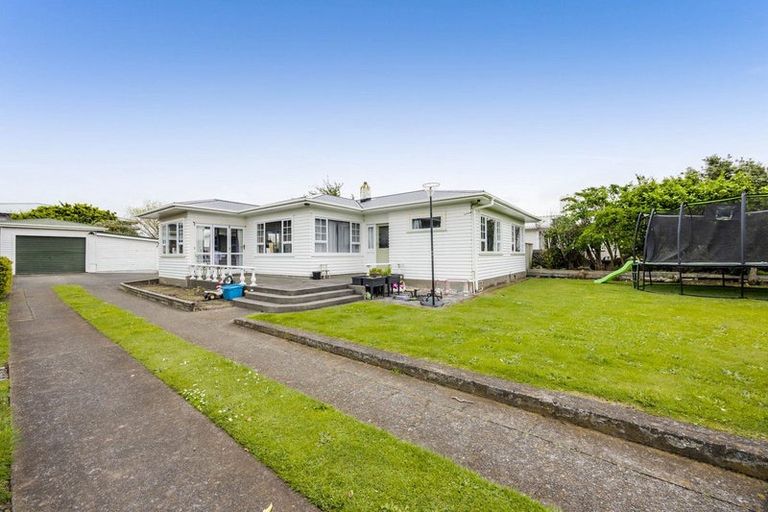 Photo of property in 12 Mccarthy Street, Hawera, 4610