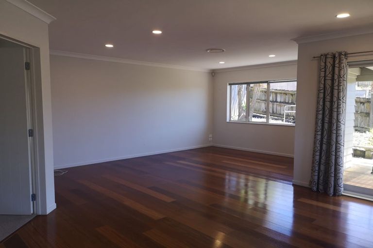 Photo of property in 7a Lyttelton Avenue, Forrest Hill, Auckland, 0620