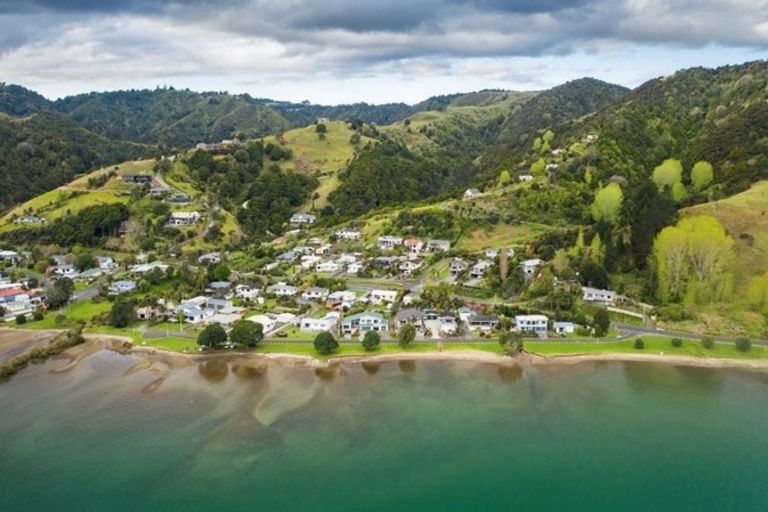 Photo of property in 10 Waikaraka Beach Road, Tamaterau, Whangarei, 0174