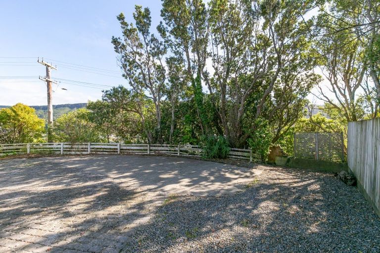 Photo of property in 9 Allen Terrace, Tawa, Wellington, 5028