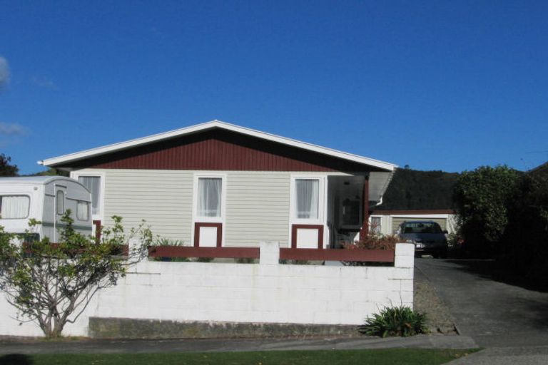 Photo of property in 5 Kaponga Street, Wainuiomata, Lower Hutt, 5014