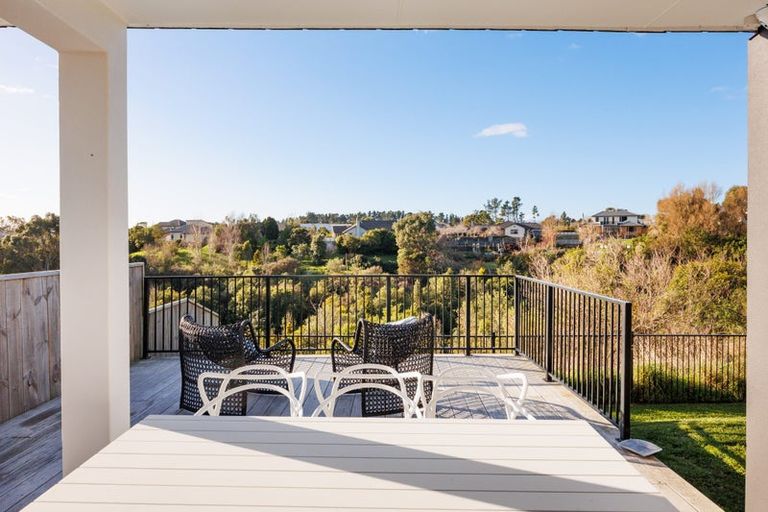 Photo of property in 18 Silkwood Place, Fitzherbert, Palmerston North, 4410