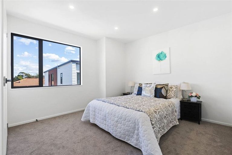 Photo of property in 2/5 Chevis Place, Pakuranga, Auckland, 2010