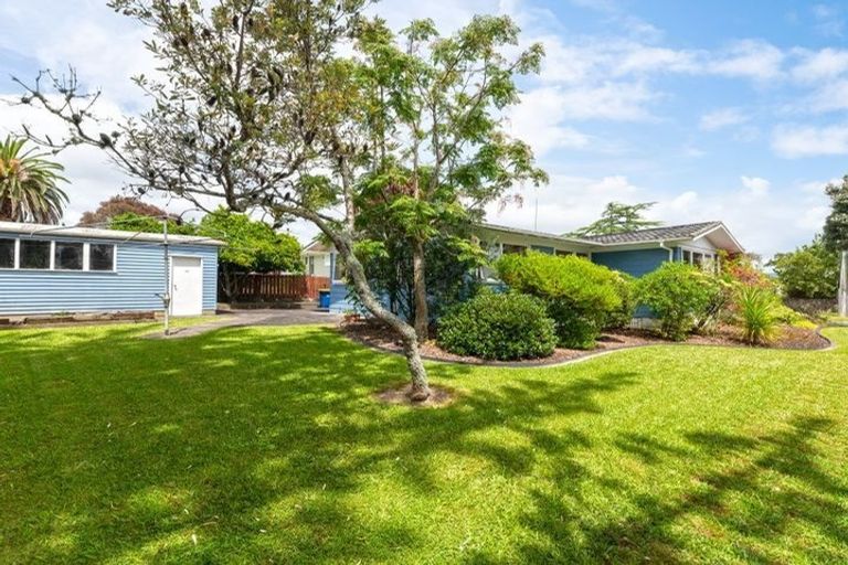 Photo of property in 2 Sunvue Road, Glen Eden, Auckland, 0602