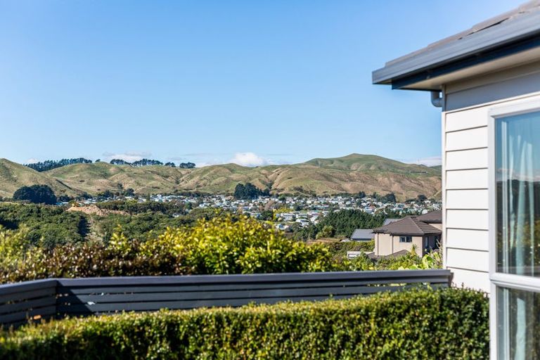 Photo of property in 5 Tongariro Drive, Aotea, Porirua, 5024