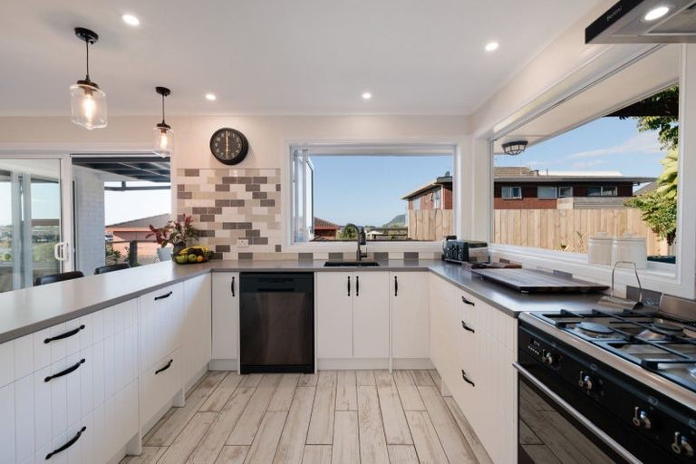 Photo of property in 156 Hinewa Road, Otumoetai, Tauranga, 3110