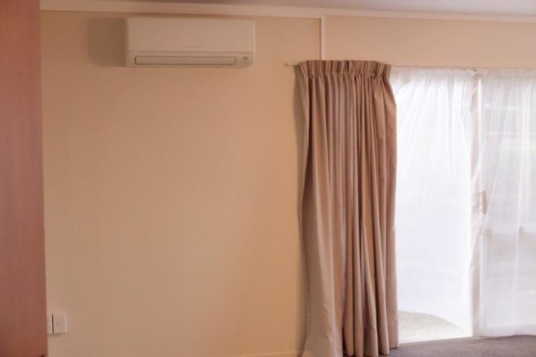 Photo of property in 62 Kohekohe Street, New Lynn, Auckland, 0600