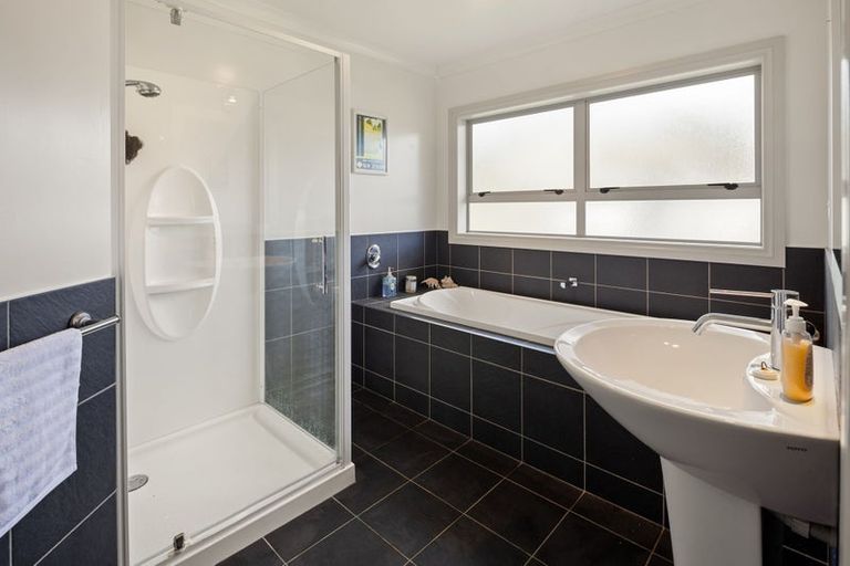 Photo of property in 10 Parker Road, Huntly, 3771