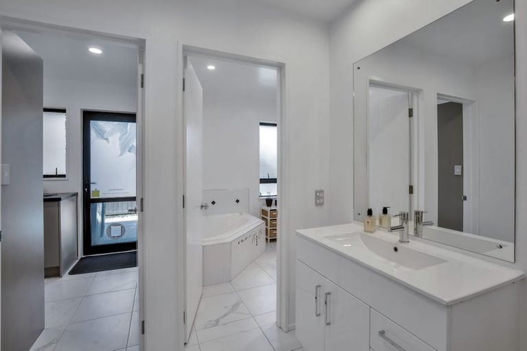 Photo of property in 2 Parkview Lane, Prebbleton, 7604