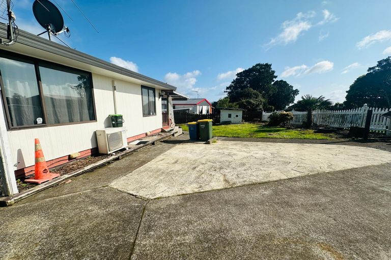 Photo of property in 24 Starforth Place, Henderson, Auckland, 0612