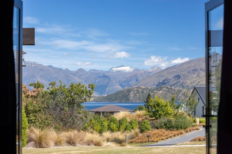 Photo of property in 10 Minaret Ridge, Wanaka, 9305