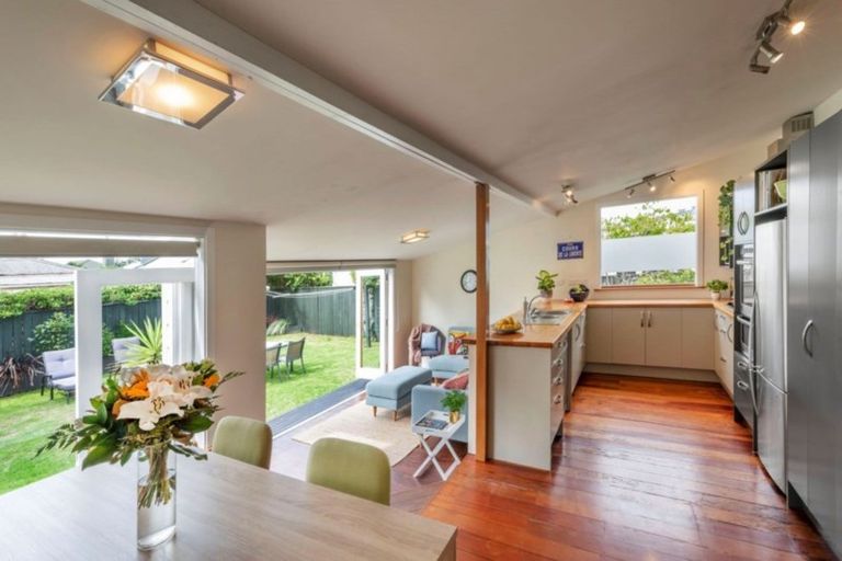 Photo of property in 71 Freyberg Street, Lyall Bay, Wellington, 6022