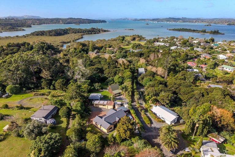 Photo of property in 11 Rangitane Loop Road, Kerikeri, 0294
