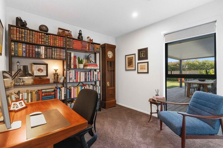 Photo of property in 12 Coralie Place, Lansdowne, Masterton, 5810