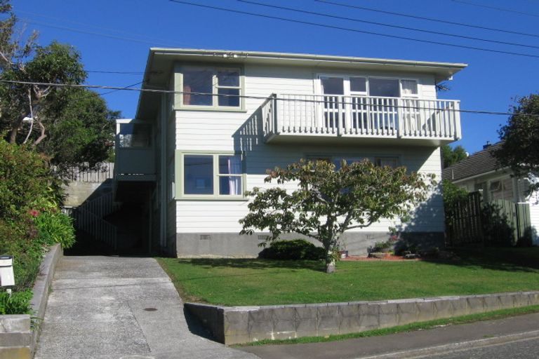 Photo of property in 21 Kahikatea Grove, Paparangi, Wellington, 6037