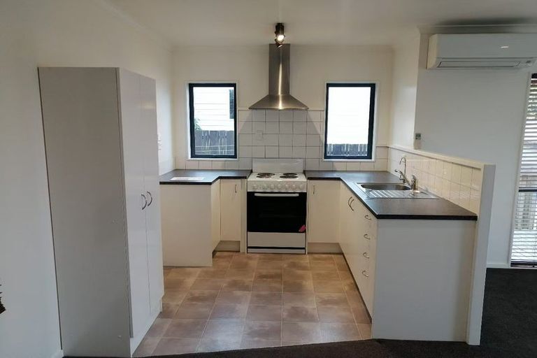 Photo of property in 5 Kemp Road, Massey, Auckland, 0614