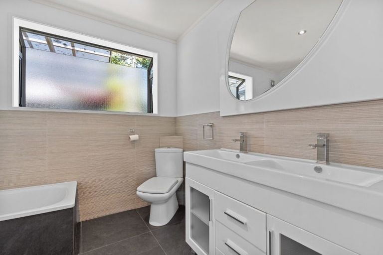 Photo of property in 6a Puketaha Road, Swanson, Auckland, 0816