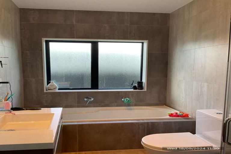 Photo of property in 10 Brumbie Way, Karaka, Papakura, 2113