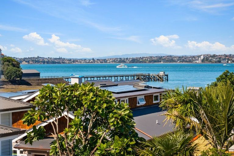 Photo of property in 3 Cambridge Terrace, Devonport, Auckland, 0624