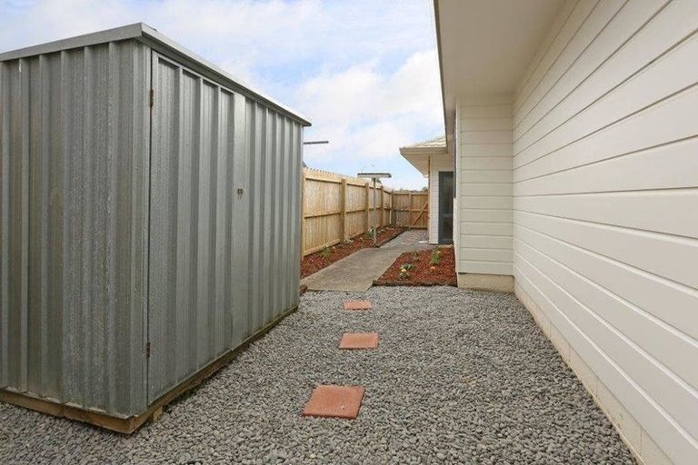 Photo of property in 106 Kingdale Road, Henderson, Auckland, 0610