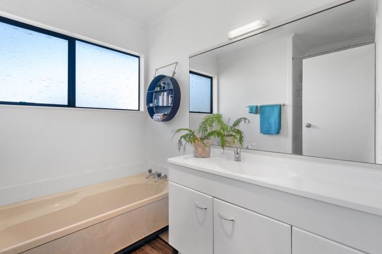 Photo of property in 29 Matthew Place, Kawaha Point, Rotorua, 3010