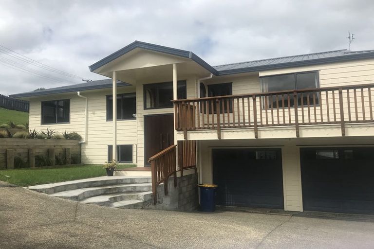 Photo of property in 123 Luckens Road, West Harbour, Auckland, 0618