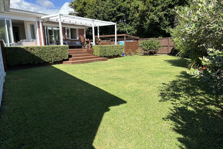 Photo of property in 22 Clinton Avenue, Te Atatu Peninsula, Auckland, 0610