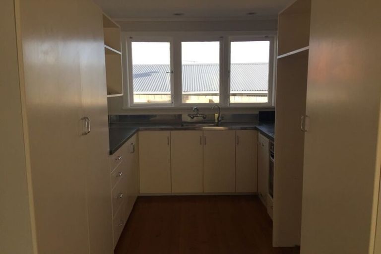 Photo of property in 37a Luckens Road, West Harbour, Auckland, 0618
