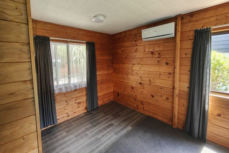 Photo of property in 5 Shackle Lane, Whitby, Porirua, 5024