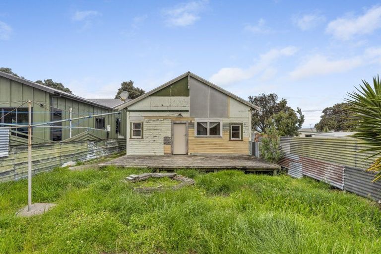 Photo of property in 15 Manuka Street, Castlecliff, Whanganui, 4501