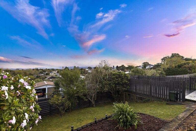 Photo of property in 25 Donovan Avenue, Massey, Auckland, 0614