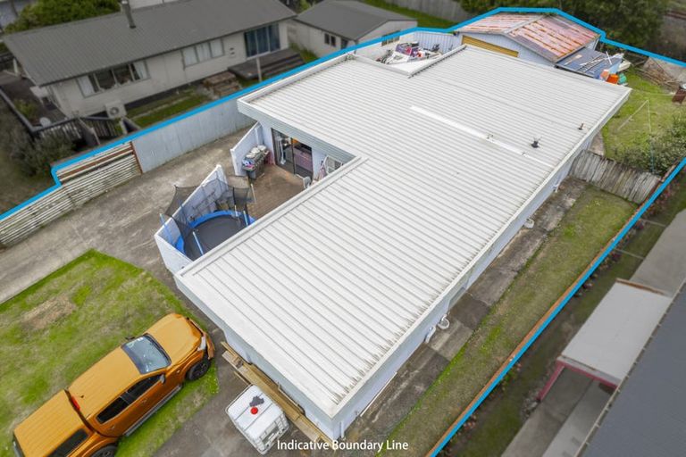 Photo of property in 17 Fernleigh Avenue, Waiuku, 2123