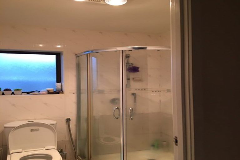 Photo of property in 2/9 Northall Road, New Lynn, Auckland, 0600