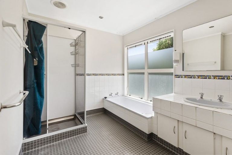 Photo of property in 33 Longitude Place, Whitby, Porirua, 5024