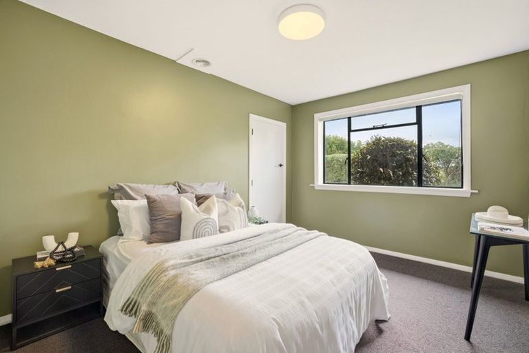 Photo of property in 8 Ardmore Place, Bishopdale, Christchurch, 8053