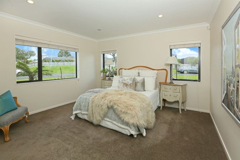 Photo of property in 5 Mcwhirters Farm Lane, Massey, Auckland, 0614