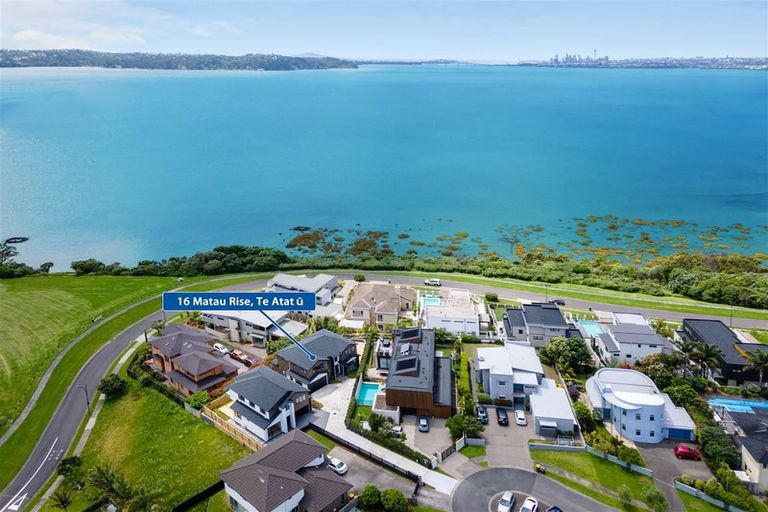 Photo of property in 16 Matau Rise, Te Atatu Peninsula, Auckland, 0610