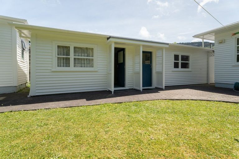 Photo of property in 25 Lyndhurst Road, Tawa, Wellington, 5028