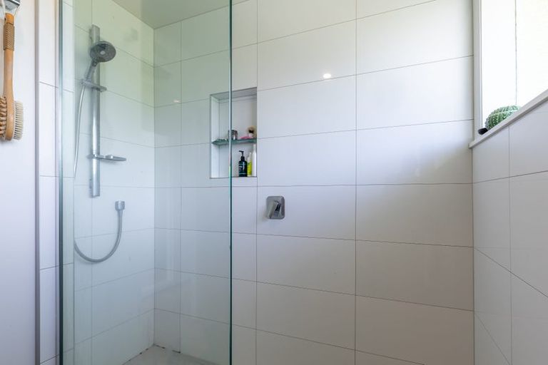 Photo of property in 40 Gill Avenue, Te Atatu Peninsula, Auckland, 0610